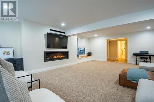 6842 Creekside Drive, Plympton-Wyoming, ON - Indoor With Fireplace