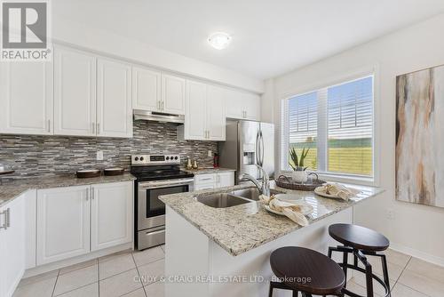 870 Atwater Path, Oshawa, ON - Indoor Photo Showing Kitchen With Stainless Steel Kitchen With Double Sink With Upgraded Kitchen