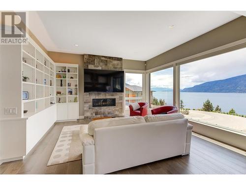 1690 Travertine Drive, Lake Country, BC - Indoor Photo Showing Living Room With Fireplace