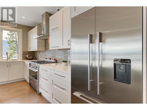 1690 Travertine Drive, Lake Country, BC - Indoor Photo Showing Kitchen With Upgraded Kitchen