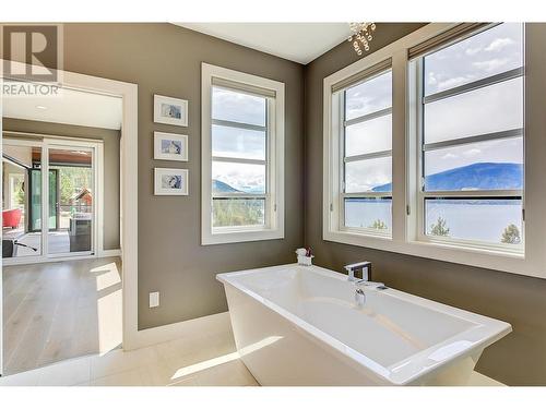 1690 Travertine Drive, Lake Country, BC - Indoor Photo Showing Bathroom