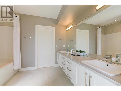 1690 Travertine Drive, Lake Country, BC - Indoor Photo Showing Bathroom