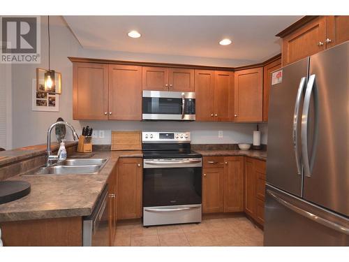 100 Palmer Road Unit# 22, Vernon, BC - Indoor Photo Showing Kitchen With Double Sink