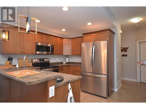 100 Palmer Road Unit# 22, Vernon, BC - Indoor Photo Showing Kitchen With Double Sink