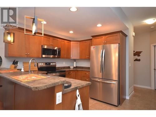 100 Palmer Road Unit# 22, Vernon, BC - Indoor Photo Showing Kitchen With Double Sink