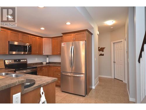 100 Palmer Road Unit# 22, Vernon, BC - Indoor Photo Showing Kitchen With Double Sink