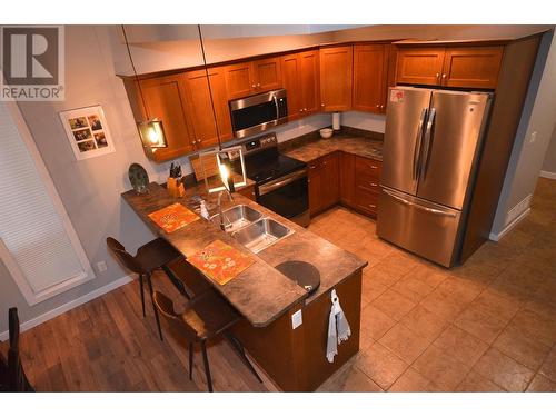 100 Palmer Road Unit# 22, Vernon, BC - Indoor Photo Showing Kitchen With Double Sink