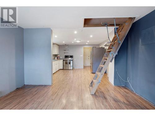 927 Wilson Avenue Lot# 43, Kelowna, BC - Indoor Photo Showing Kitchen With Double Sink