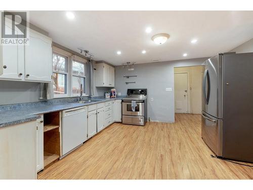 927 Wilson Avenue Lot# 43, Kelowna, BC - Indoor Photo Showing Kitchen