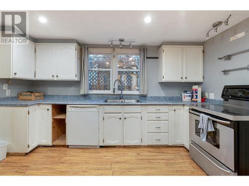 927 Wilson Avenue Lot# 43, Kelowna, BC - Indoor Photo Showing Kitchen