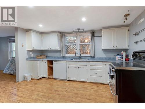 927 Wilson Avenue Lot# 43, Kelowna, BC - Indoor Photo Showing Kitchen