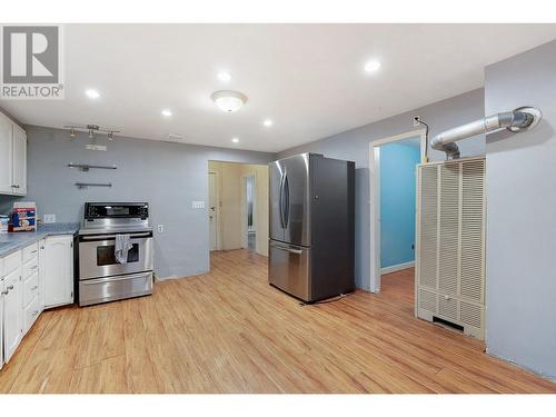 927 Wilson Avenue Lot# 43, Kelowna, BC - Indoor Photo Showing Kitchen