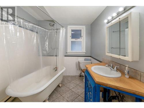 927 Wilson Avenue Lot# 43, Kelowna, BC - Indoor Photo Showing Bathroom