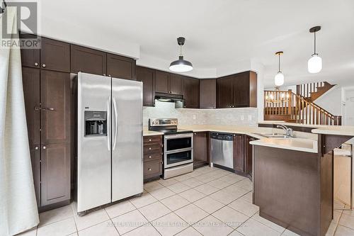 961 Mctrach Crescent, Milton, ON - Indoor Photo Showing Kitchen With Upgraded Kitchen