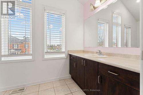 961 Mctrach Crescent, Milton, ON - Indoor Photo Showing Bathroom