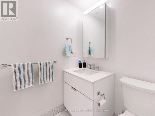 1411 - 25 Richmond Street E, Toronto, ON - Indoor Photo Showing Bathroom