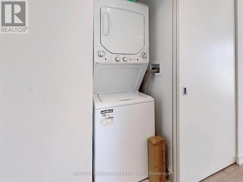 1411 - 25 Richmond Street E, Toronto, ON - Indoor Photo Showing Laundry Room