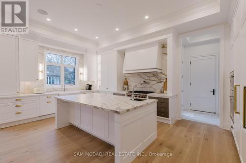 243 Prince George Crescent, Oakville, ON - Indoor Photo Showing Kitchen