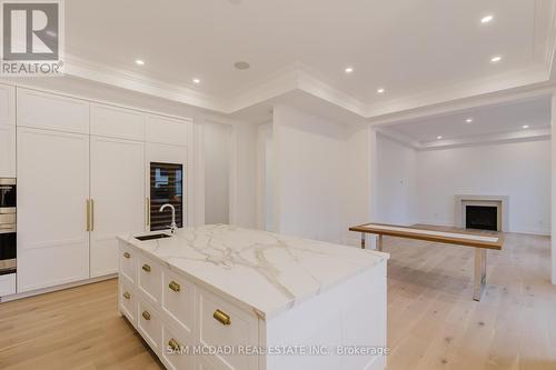 243 Prince George Crescent, Oakville, ON - Indoor Photo Showing Kitchen