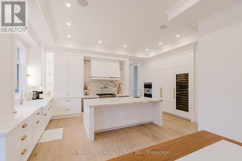 243 Prince George Crescent, Oakville, ON - Indoor Photo Showing Kitchen