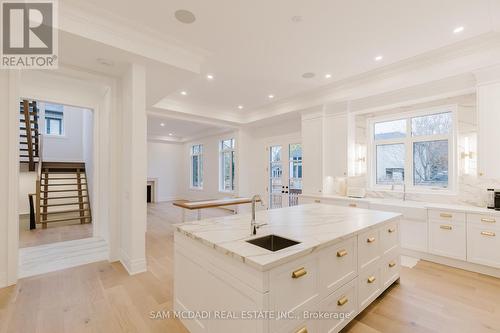 243 Prince George Crescent, Oakville, ON - Indoor Photo Showing Kitchen