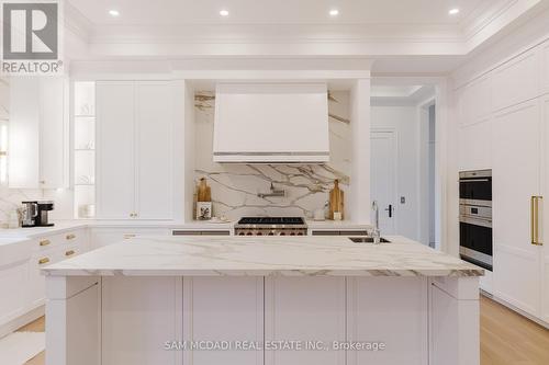 243 Prince George Crescent, Oakville, ON - Indoor Photo Showing Kitchen