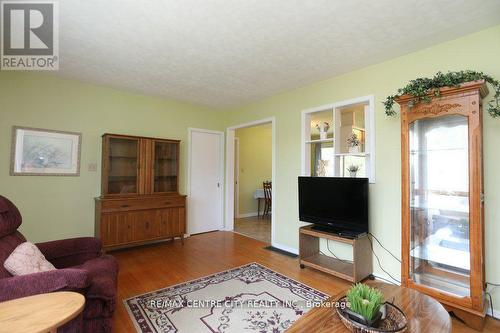 82 Fairview Avenue, St. Thomas, ON - Indoor Photo Showing Living Room