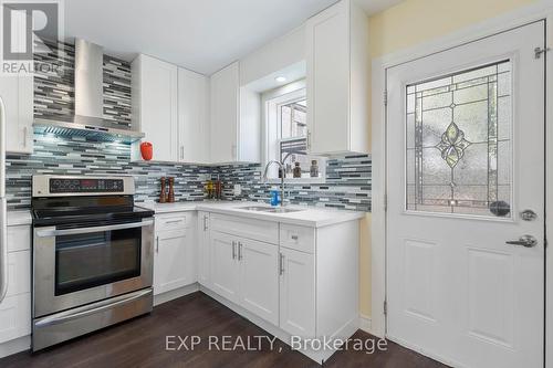 4475 First Avenue, Niagara Falls, ON - Indoor Photo Showing Kitchen With Upgraded Kitchen