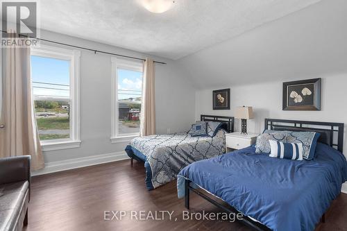 4475 First Avenue, Niagara Falls, ON - Indoor Photo Showing Bedroom