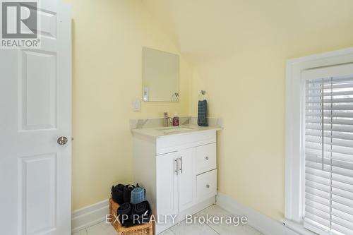 4475 First Avenue, Niagara Falls, ON - Indoor Photo Showing Bathroom