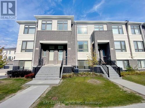 17 James Noble Lane, Richmond Hill, ON - Outdoor With Facade