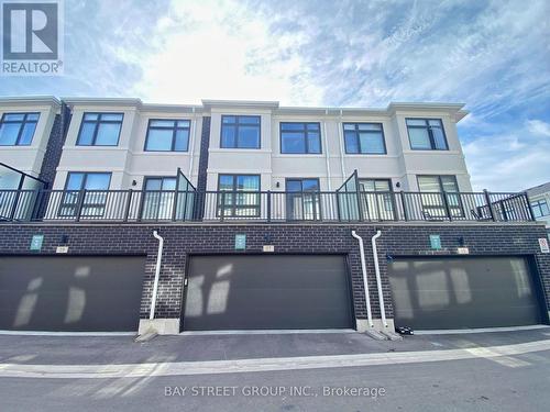 17 James Noble Lane, Richmond Hill, ON - Outdoor With Balcony With Facade