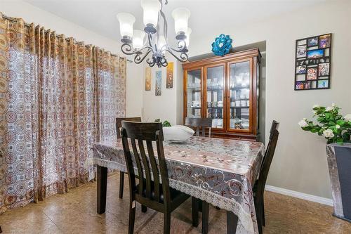 10 Castlerock Cove, Steinbach, MB - Indoor Photo Showing Dining Room