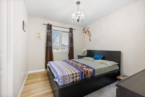 10 Castlerock Cove, Steinbach, MB - Indoor Photo Showing Bedroom