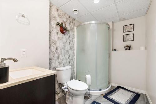 10 Castlerock Cove, Steinbach, MB - Indoor Photo Showing Bathroom