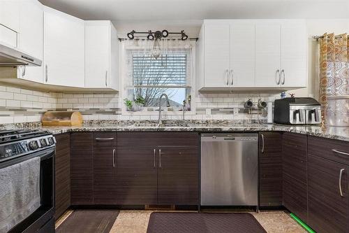 10 Castlerock Cove, Steinbach, MB - Indoor Photo Showing Kitchen With Upgraded Kitchen