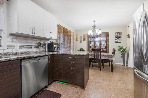 10 Castlerock Cove, Steinbach, MB - Indoor Photo Showing Kitchen