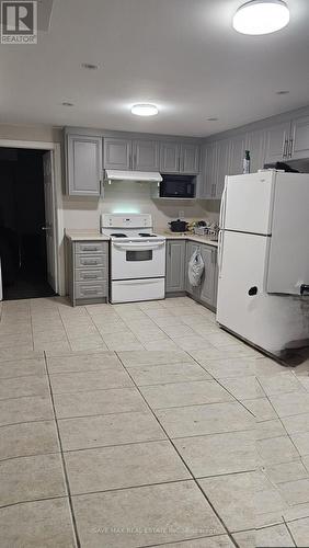 4 Ivory Tusk Court, Brampton, ON - Indoor Photo Showing Kitchen