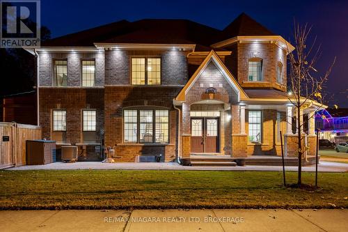 8605 Sweet Chestnut Drive, Niagara Falls (222 - Brown), ON - Outdoor With Facade