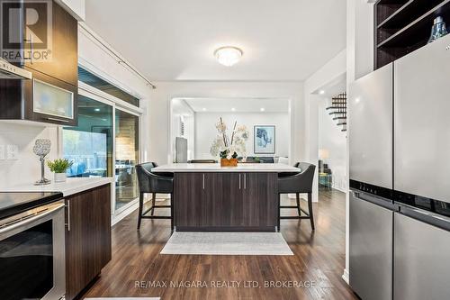 8605 Sweet Chestnut Drive, Niagara Falls (222 - Brown), ON - Indoor Photo Showing Kitchen With Upgraded Kitchen