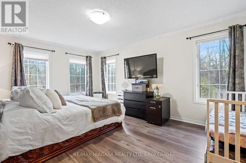 8605 Sweet Chestnut Drive, Niagara Falls (222 - Brown), ON - Indoor Photo Showing Bedroom