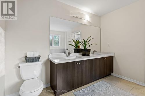 8605 Sweet Chestnut Drive, Niagara Falls (222 - Brown), ON - Indoor Photo Showing Bathroom