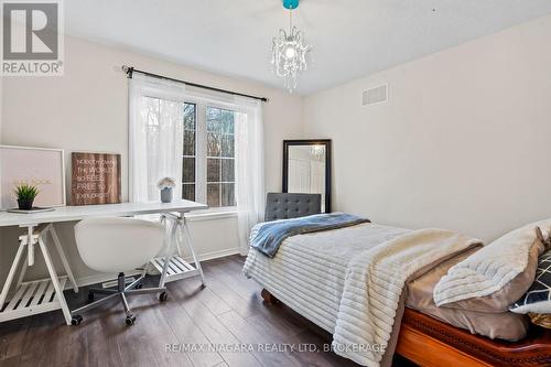 8605 Sweet Chestnut Drive, Niagara Falls (222 - Brown), ON - Indoor Photo Showing Bedroom