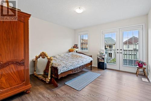 8605 Sweet Chestnut Drive, Niagara Falls (222 - Brown), ON - Indoor Photo Showing Bedroom