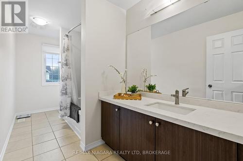 8605 Sweet Chestnut Drive, Niagara Falls (222 - Brown), ON - Indoor Photo Showing Bathroom