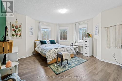 8605 Sweet Chestnut Drive, Niagara Falls (222 - Brown), ON - Indoor Photo Showing Bedroom