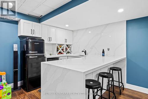 8605 Sweet Chestnut Drive, Niagara Falls (222 - Brown), ON - Indoor Photo Showing Kitchen