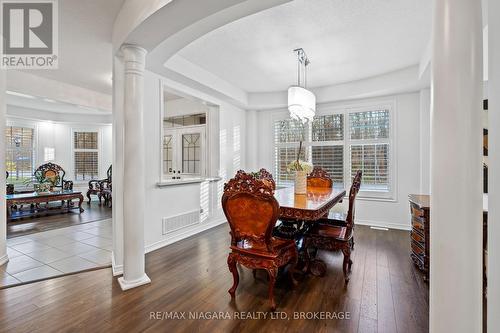 8605 Sweet Chestnut Drive, Niagara Falls (222 - Brown), ON - Indoor Photo Showing Dining Room