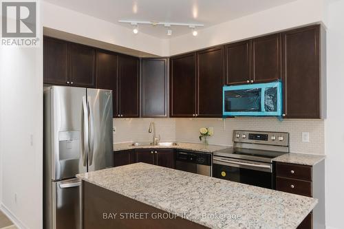 3208 - 225 Webb Drive, Mississauga, ON - Indoor Photo Showing Kitchen With Stainless Steel Kitchen With Double Sink With Upgraded Kitchen