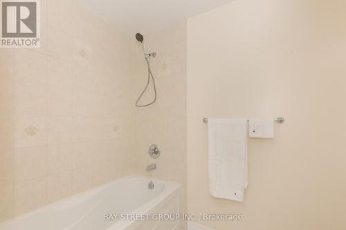 3208 - 225 Webb Drive, Mississauga, ON - Indoor Photo Showing Bathroom